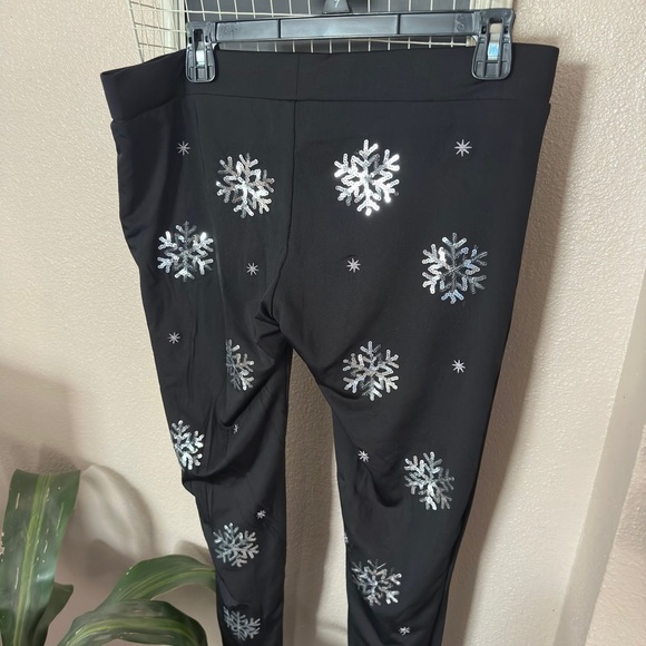 Tipsy elves leggings - Picture 3 of 6